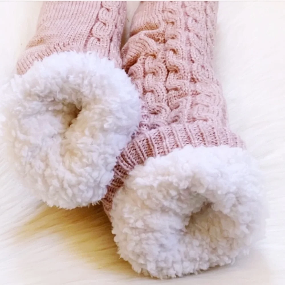 UGG glittering fleece cozy socs with Bow - Picture 5 of 5